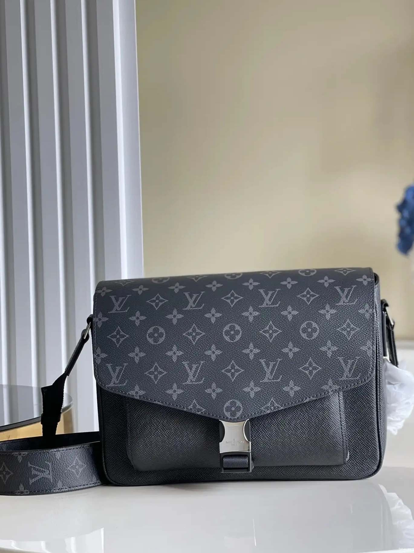 NEW VUITTON LOUIS MESSENGER 0612